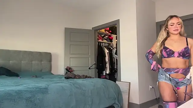 ElenaErickson online show from December 30, 2024, 10:45 pm