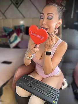 EvelinaGrey online show from August 9, 2026, 12:00 pm