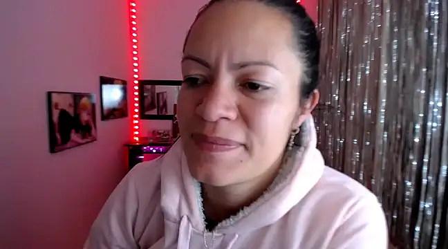 Cristal w online show from March 14, 2025, 6:29 pm