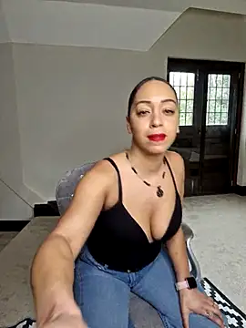 Snapshot of QueenTricks1 chatting on March 13, 2026, 11:48 am QueenTricks1 online show from March 13, 2026, 11:48 am