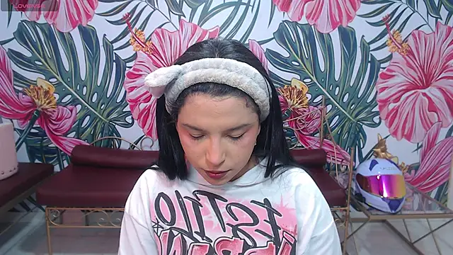 Small naughty  online show from May 5, 2026, 1:14 pm