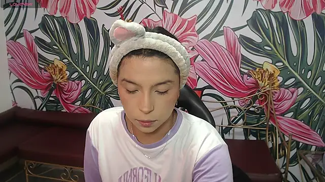 Small naughty  online show from May 8, 2026, 1:04 pm