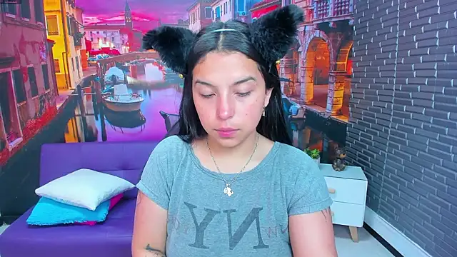 Snapshot of Small_naughty_ chatting on March 5, 2026, 1:40 pm Small naughty online show from March 5, 2026, 1:40 pm