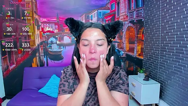 Snapshot of Small_naughty_ chatting on March 6, 2026, 1:39 pm Small naughty online show from March 6, 2026, 1:39 pm