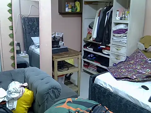 slender-qwene online show from August 3, 2026, 11:16 am