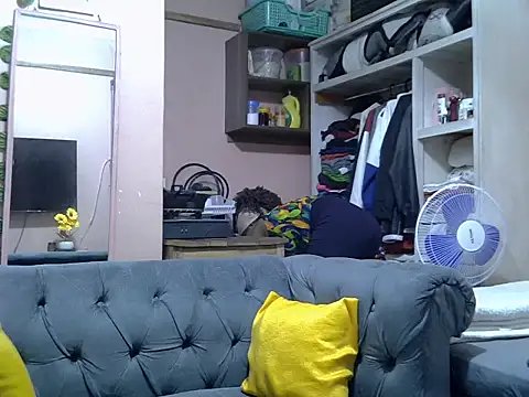 slender-qwene online show from July 28, 2026, 3:32 pm