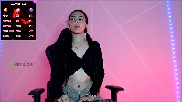 lilylouisee online show from March 5, 2025, 5:39 pm