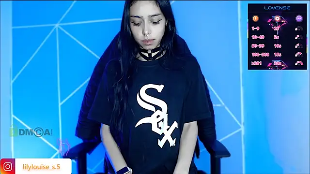 lilylouisee online show from May 4, 2026, 12:03 am