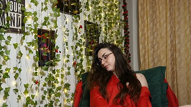 NaughtYHomemadE online show from January 8, 2026, 11:05 am