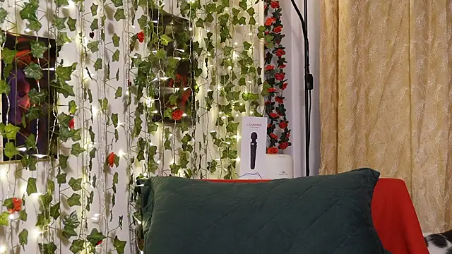 NaughtYHomemadE online show from February 16, 2026, 8:57 am