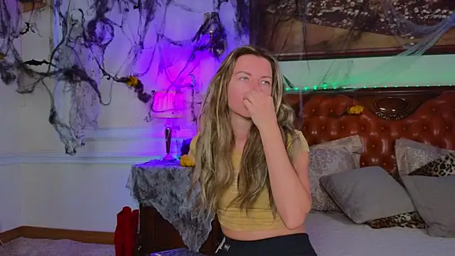 Real Tini online show from November 3, 2025, 6:07 am