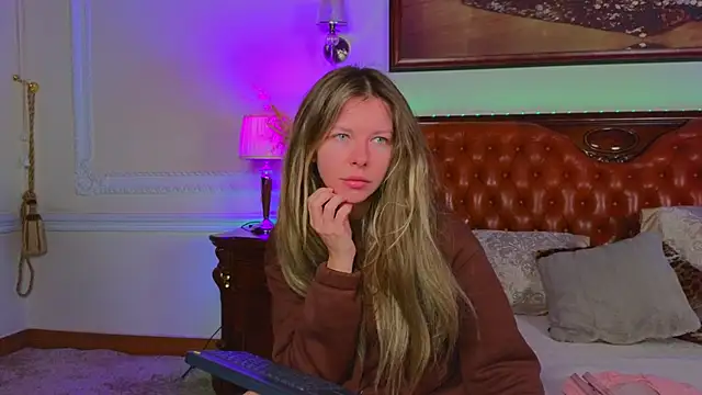 Real Tini online show from December 5, 2025, 6:23 am