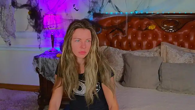 Real Tini online show from October 27, 2025, 6:25 am