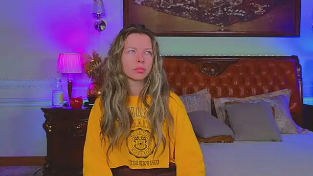 Real Tini online show from November 25, 2025, 6:36 am