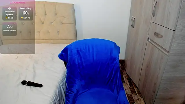 emily1  online show from September 23, 2025, 11:39 am