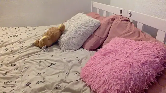 chunliklk online show from February 18, 2025, 8:14 pm