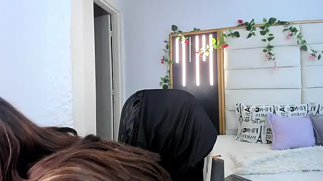 pretty ariiel online show from March 7, 2025, 4:02 am