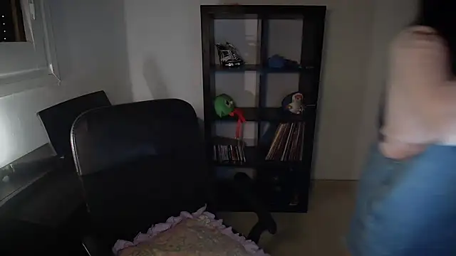 Windy butterfly online show from November 16, 2025, 7:18 pm