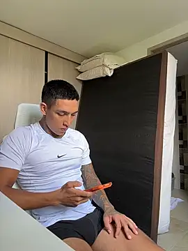 Snapshot of sendfer chatting on February 13, 2026, 7:03 pm sendfer online show from February 13, 2026, 7:03 pm