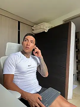 Snapshot of sendfer chatting on February 5, 2026, 7:10 pm sendfer online show from February 5, 2026, 7:10 pm