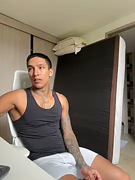 Snapshot of sendfer chatting on February 24, 2026, 7:04 pm sendfer online show from February 24, 2026, 7:04 pm