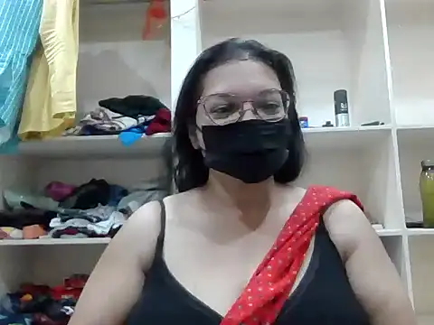 Snapshot of Getwet_13 chatting on February 16, 2026, 2:16 pm Getwet 13 online show from February 16, 2026, 2:16 pm