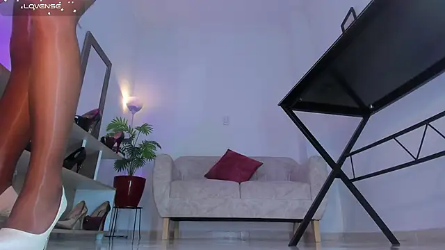 Katherinlevinee1 online show from October 1, 2025, 12:20 pm