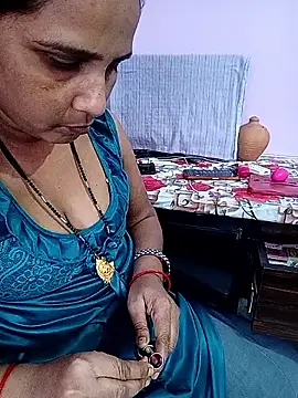 Snapshot of reemacouple007 chatting on May 18, 2026, 7:13 am reemacouple007 online show from May 18, 2026, 7:13 am