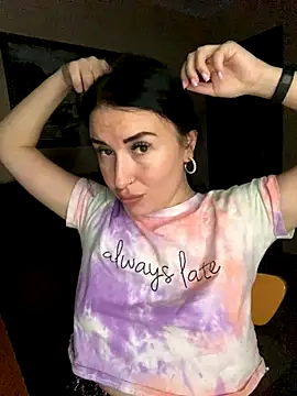 Roxana Bell online show from October 23, 2025, 5:00 pm