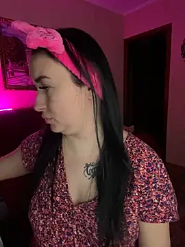 Roxana Bell online show from February 25, 2025, 3:20 pm