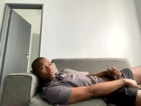 liluxxx32 online show from January 19, 2026, 6:17 am