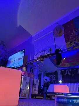 urpuppymoon online show from March 4, 2026, 7:38 am