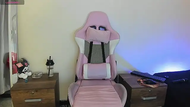 liily moore online show from September 23, 2025, 6:53 am