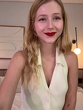 LunaRase online show from January 16, 2026, 4:49 am