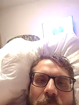 dazel4camcum online show from October 8, 2025, 6:41 pm