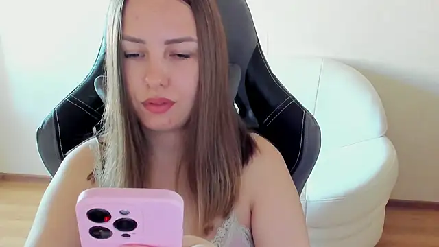 Snapshot of Mia_shy1 chatting on May 22, 2026, 5:05 am Mia shy1 online show from May 22, 2026, 5:05 am