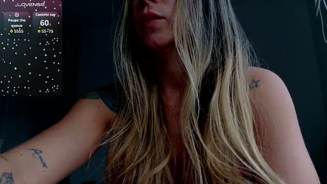  arianalzate  online show from June 11, 2026, 10:40 pm
