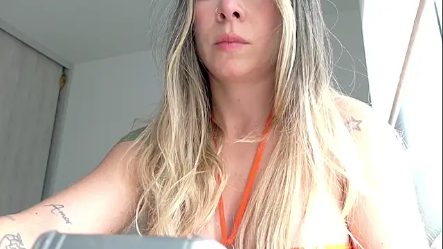  arianalzate  online show from June 9, 2026, 5:36 pm