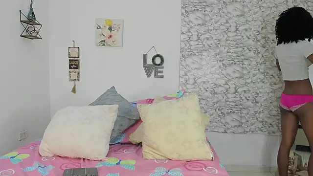 Snapshot of Canhela1 chatting on February 25, 2026, 1:17 am Canhela1 online show from February 25, 2026, 1:17 am