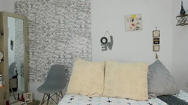 Canhela1 online show from June 12, 2026, 12:08 am