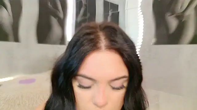 celia chanel online show from October 23, 2025, 4:44 am