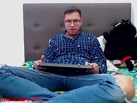 andy loverxx online show from February 18, 2026, 12:52 am