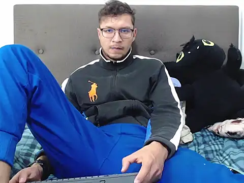 andy loverxx online show from March 25, 2026, 11:47 pm