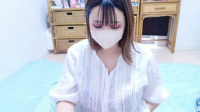 Megu Melon online show from May 6, 2026, 5:33 am