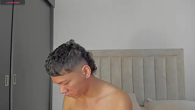 JulianRose 1 online show from October 10, 2025, 12:39 pm