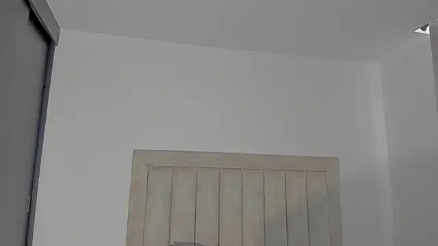 Snapshot of JulianRose_1 chatting on May 28, 2026, 1:06 pm JulianRose 1 online show from May 28, 2026, 1:06 pm