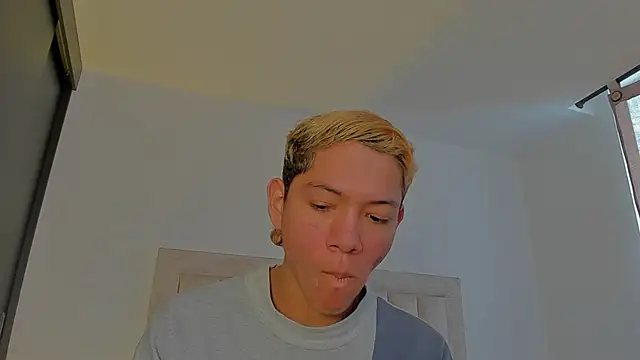 JulianRose 1 online show from November 24, 2025, 1:33 pm