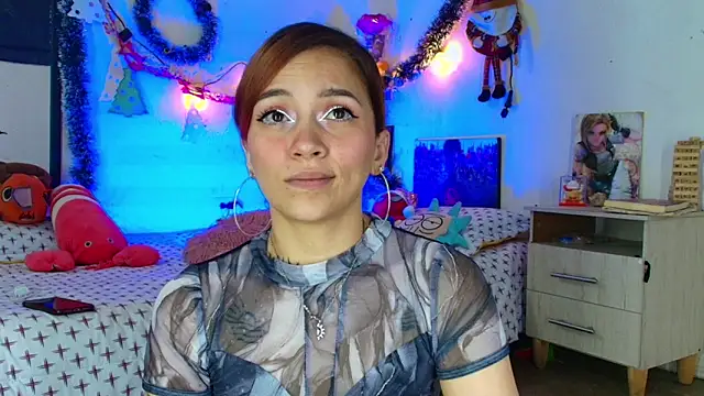 alisson zafiro  online show from December 15, 2025, 3:23 am