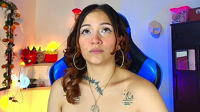 alisson zafiro  online show from June 4, 2026, 3:11 am