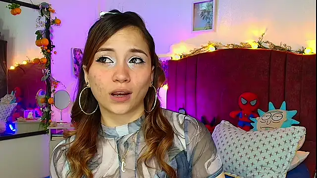 alisson zafiro  online show from April 26, 2026, 3:15 am